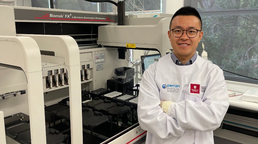 Dr Oliver Li in the lab at CMMIT Murdoch University